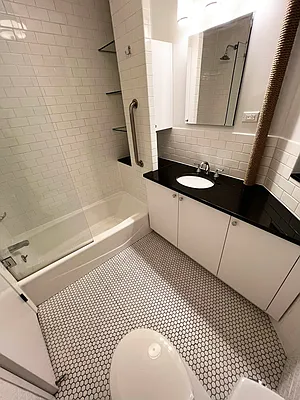 Rented by Salon Realty Corp | media 9