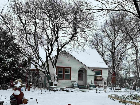 8325 N Ridge Rd, Valley Center, KS 67147