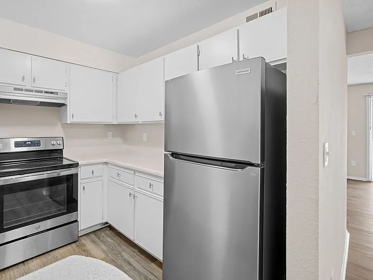 Castle Creek Apartments: Welcome Home to Comfort and Premier Living in Decatur, GA — Photo 43