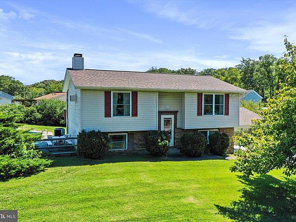3rd image of 100 Butternut Dr