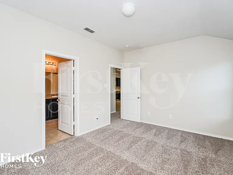303 Preakness Ln — Photo 10