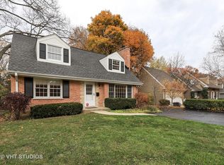 38 E Hawthorne Ct, Lake Bluff, IL 60044