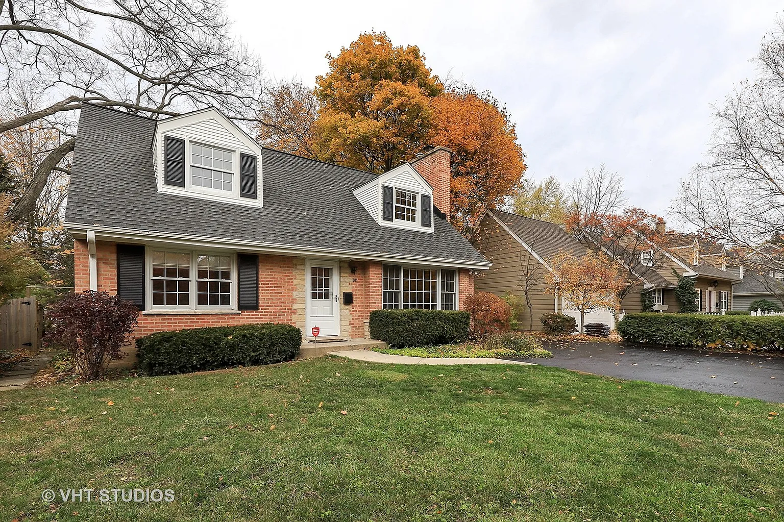 38 E Hawthorne Ct photo 1