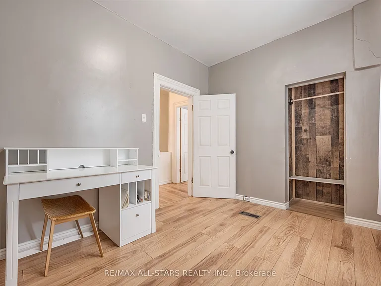 21 Albert St S — Photo 33