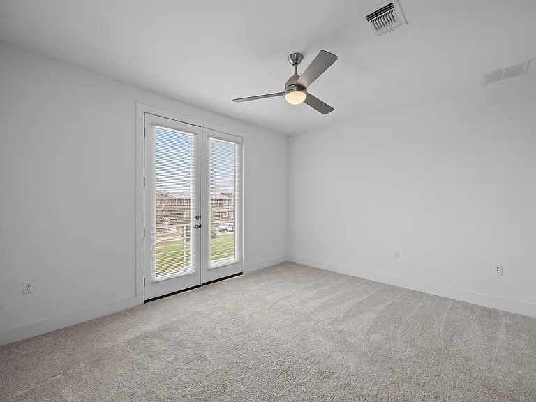 2222 Simond Ave #E — Photo 24