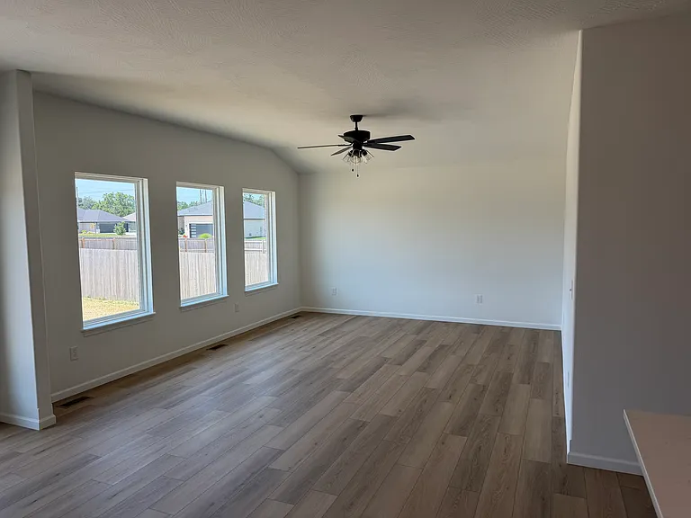 4110 E Ivy Ln — Photo 2
