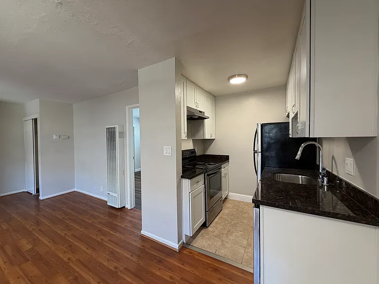 650 East 17th Street — Photo 3