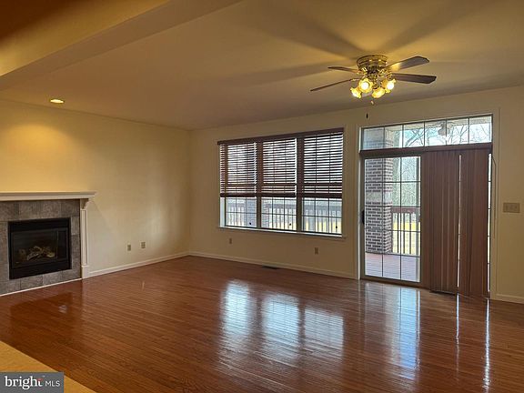 4th image of 1303 Country Club Dr