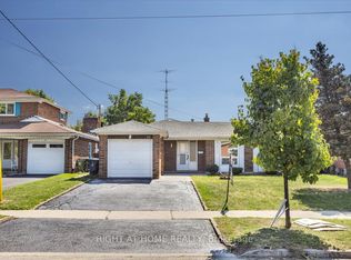 27 Villata Gdns, Toronto, ON M3J 1J7