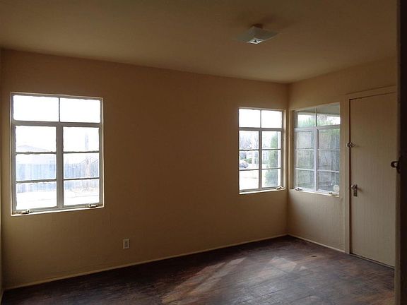 5th image of 14 Hillcrest St