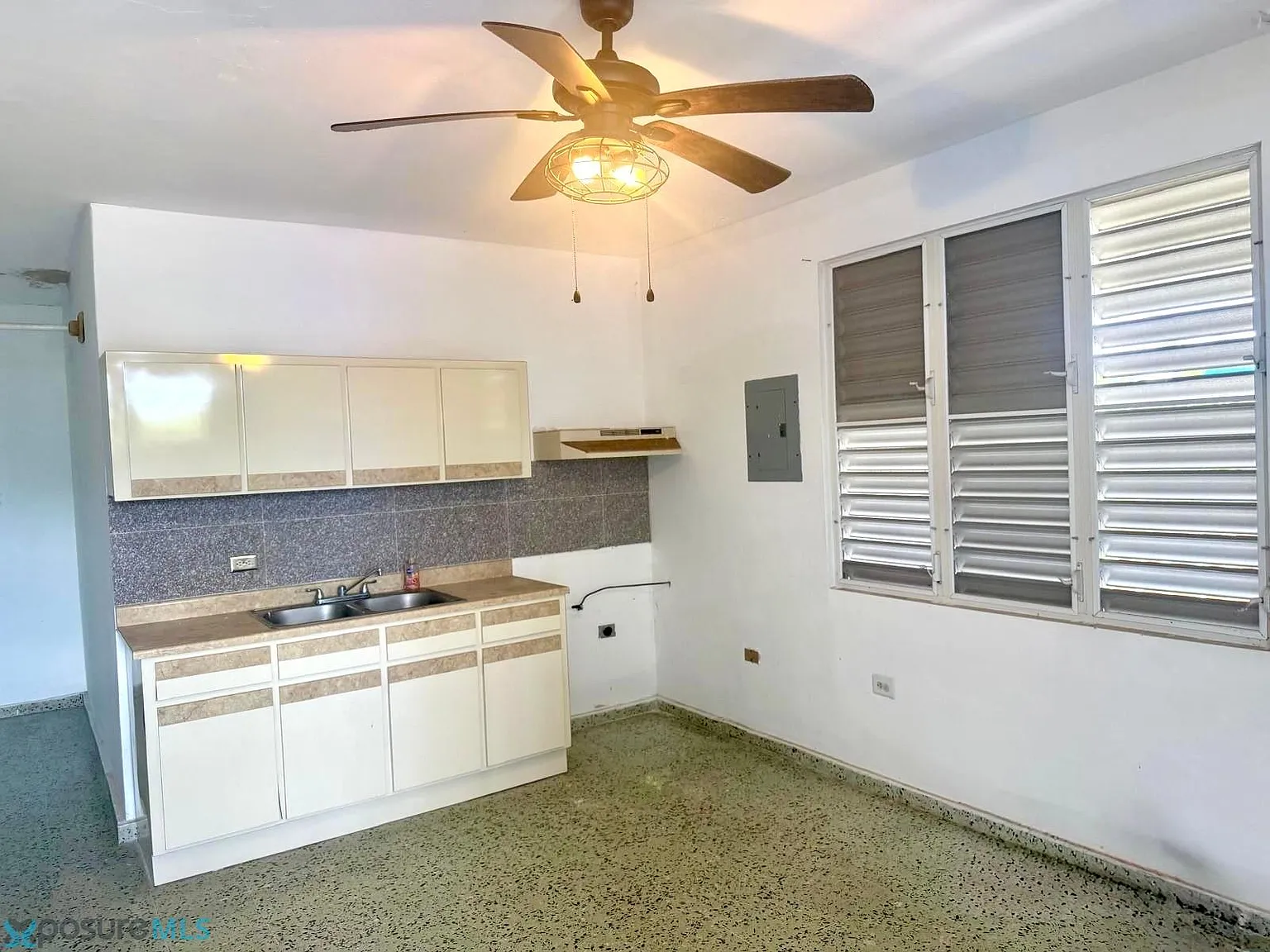2 bed, 1.0 bath, 1000 sqft, $800 — Photo 2