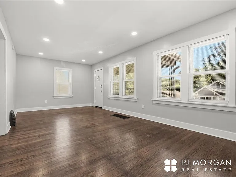 6031 Pine St — Photo 7