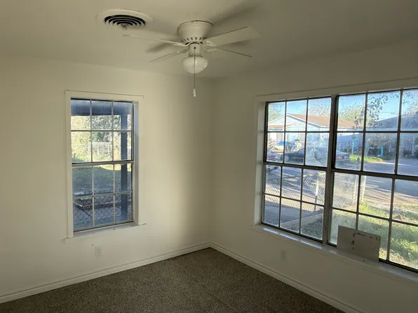 3033 Elgin St, Corpus Christi, TX 78405