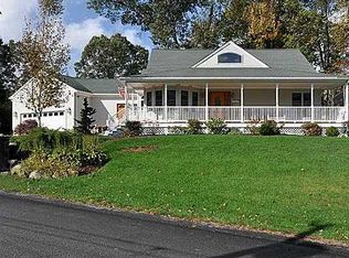 24 Valley View Dr, Smithfield, RI 02828