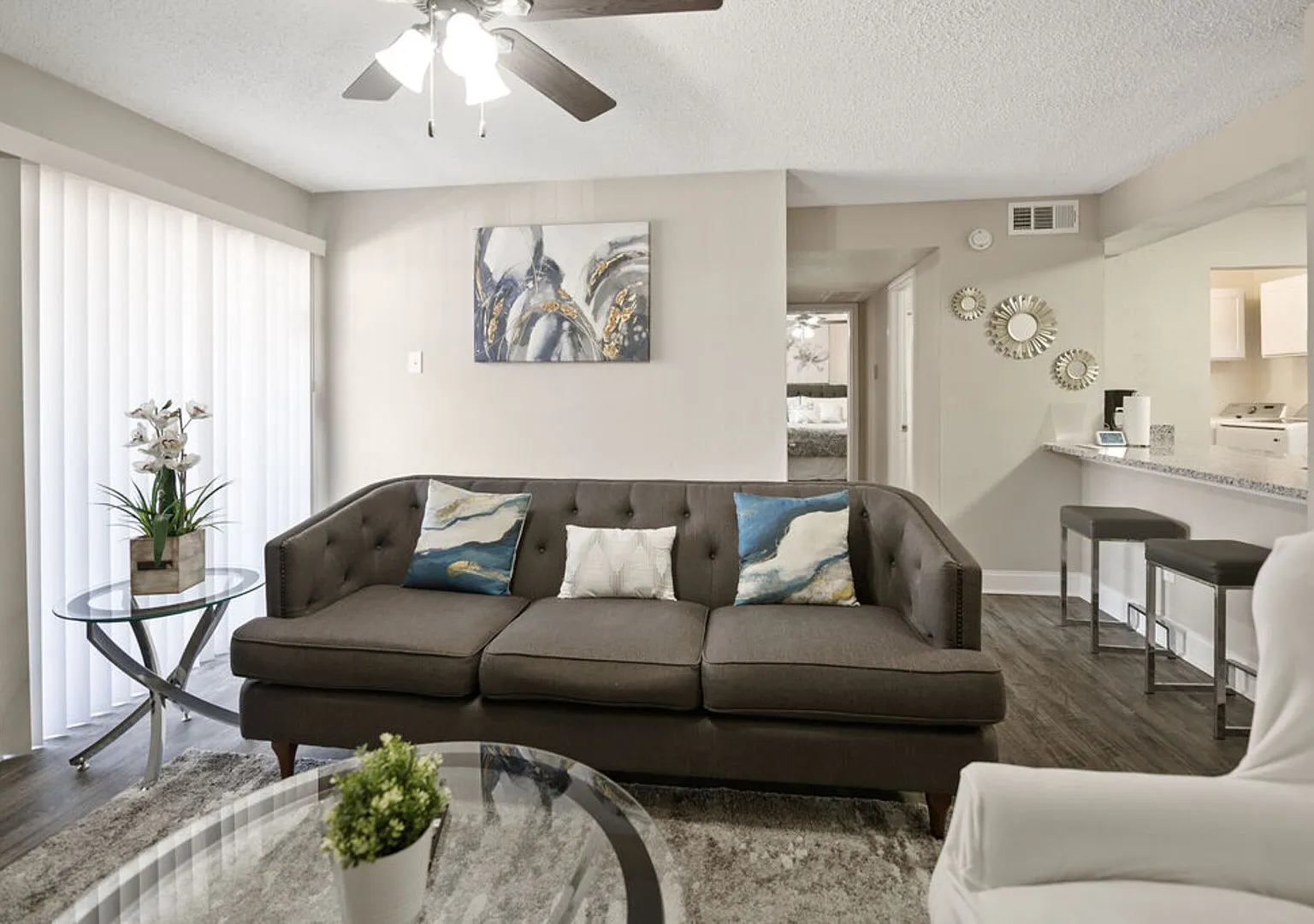 I015 World Cup Stay - 18 min to AT&T - Sleeps 4 - Public Transit — Photo 2