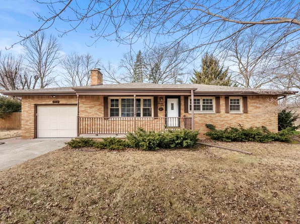 1912 Driftwood St, Portage, IN 46368