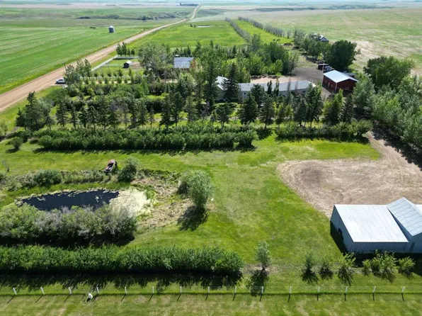 200075 Township Road 302 E, Starland County, AB T0J 2C0