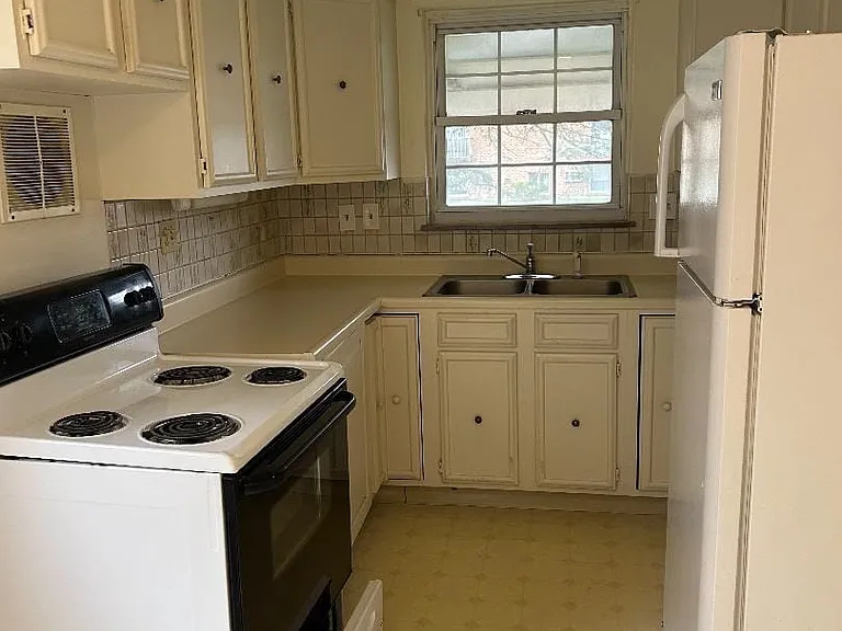 1574 Oak Knoll Dr #1 — Photo 9