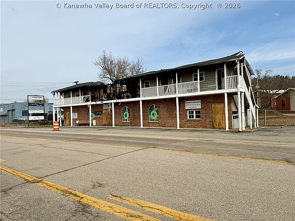 4th image of 256 S Church St