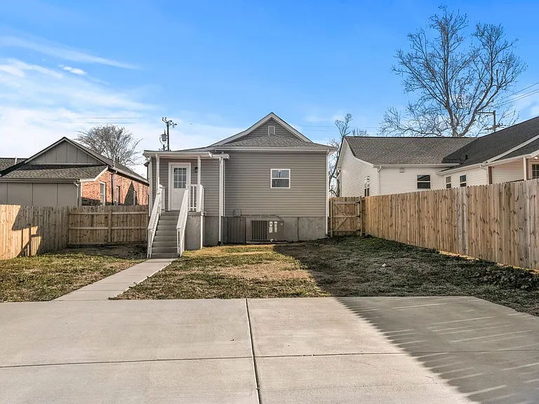 1612 Knowles St — Photo 32