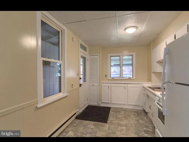 317 N Pine St — Photo 8