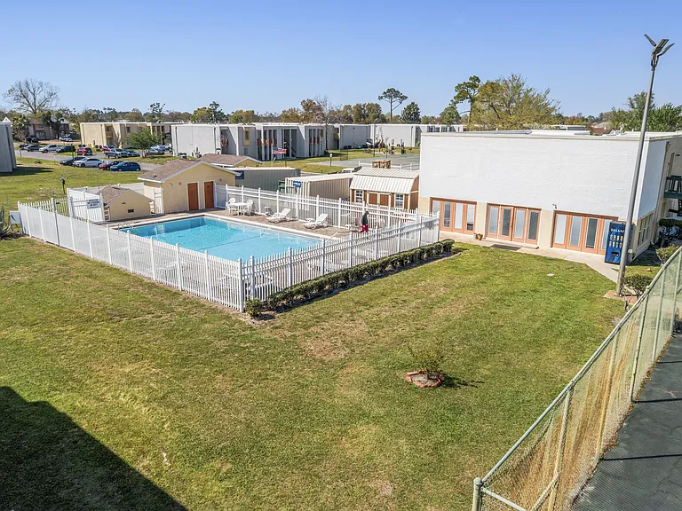 Aztec Villa Apartments — Photo 34