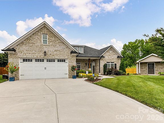 3rd image of 260 Lagoda Dr