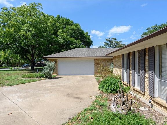 3rd image of 313 Cedar Creek Ct