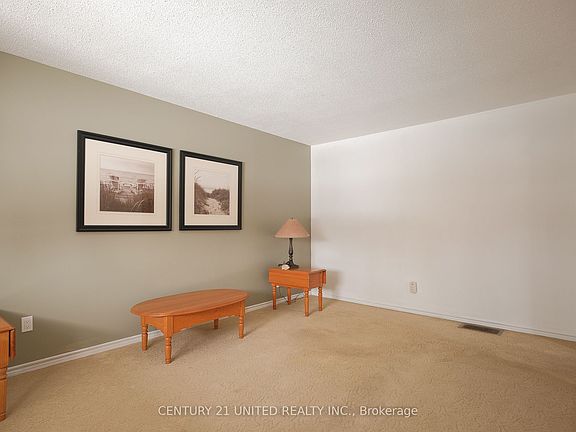 4th image of 21 Rideau Cres