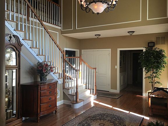 2 story entrance foyer