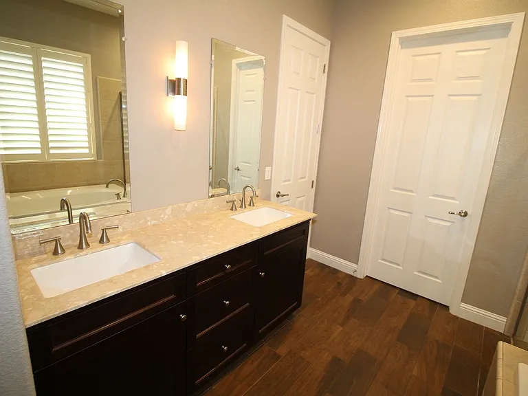 1829 E Bella Rosa Ave — Photo 15