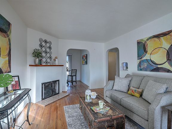 4th image of 1016 Vassar Dr NE