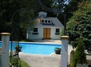 8 E Rampasture Rd, Hampton Bays, NY 11946