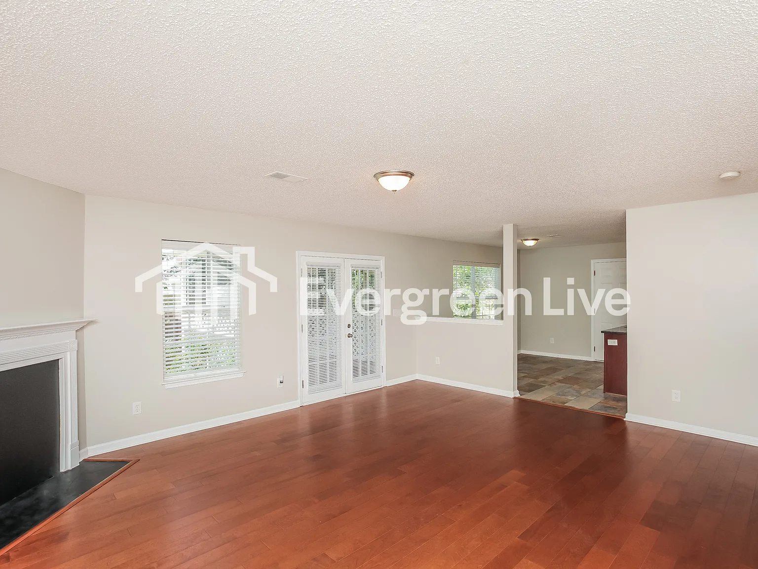 4 bed, 2.5 bath, 2286 sqft, $2,095 — Photo 3