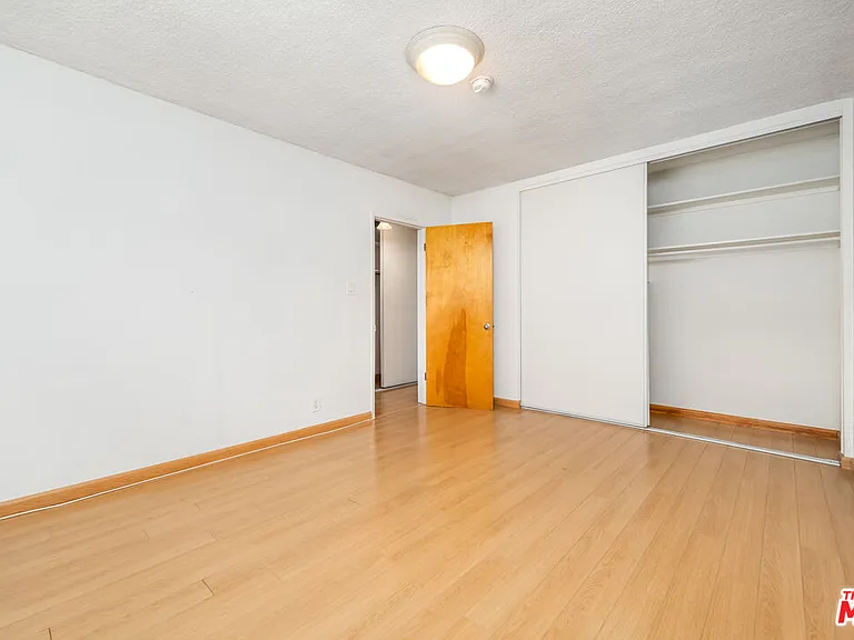 1937 S Shenandoah St #8 — Photo 8