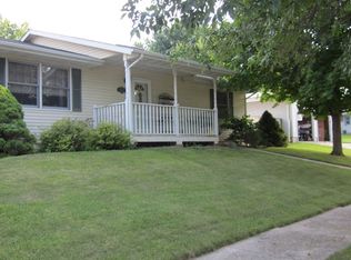 1102 N Hill Dr, Dixon, IL 61021