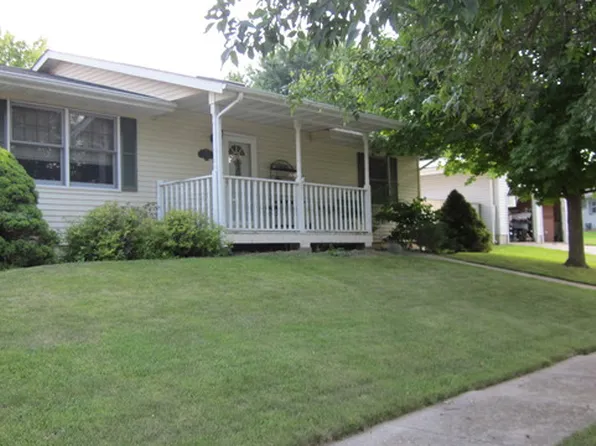 1102 N Hill Dr, Dixon, IL 61021