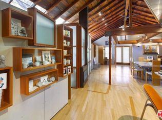10335 Oletha Ln, Los Angeles, CA 90077
