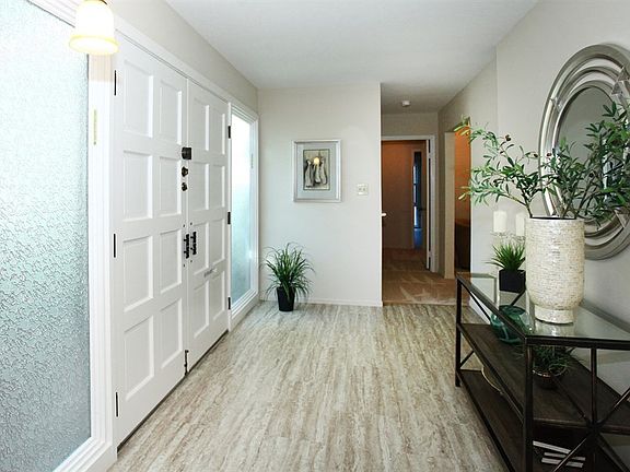 3rd image of 301 Los Pinos Way
