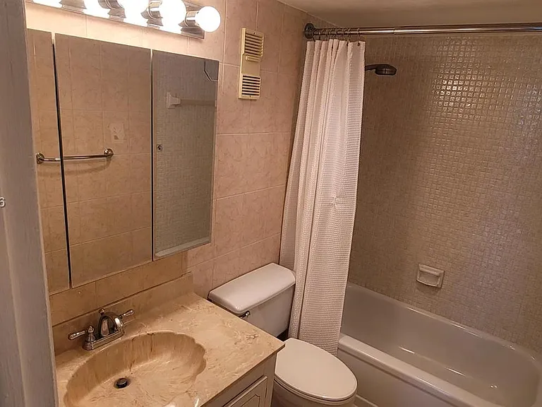 1300 Saint Charles Pl #L19 — Photo 18