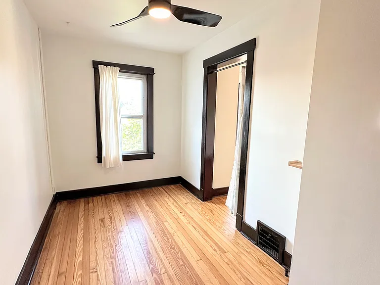 7104 Schoyer Ave — Photo 23