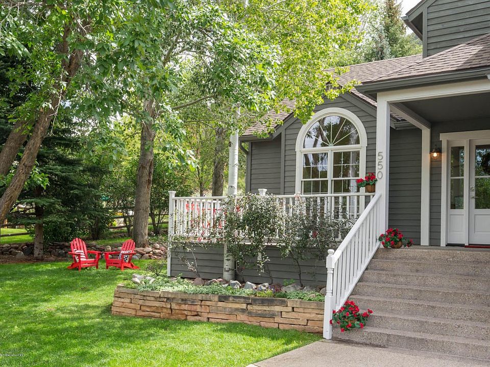 Welcoming Front Porch/Entry
