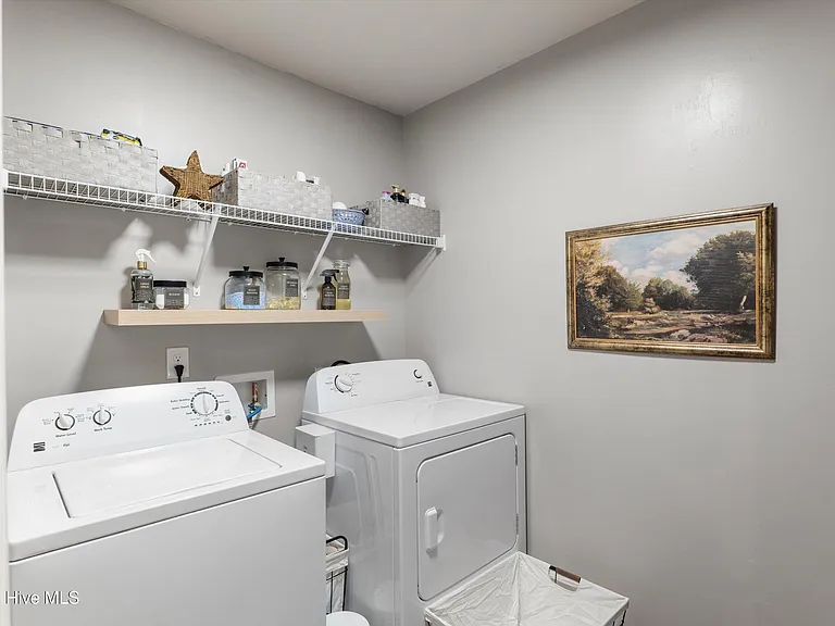 136 Sims Ct — Photo 31