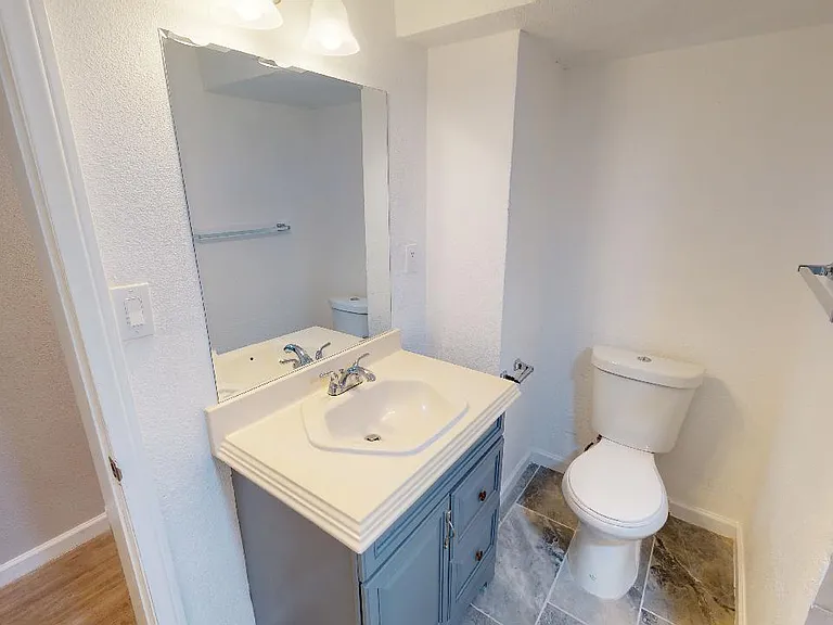 418 S 11th St — Photo 17