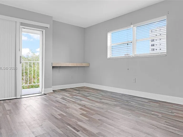 7925 Carlyle Ave #403 — Photo 13