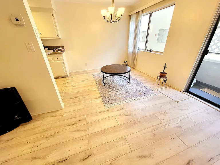 20 5343yarmouth St — Photo 4