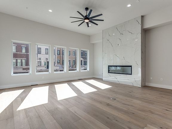 4th image of 250 E Dallas Rd #112