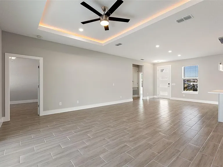 802 James Dr — Photo 7