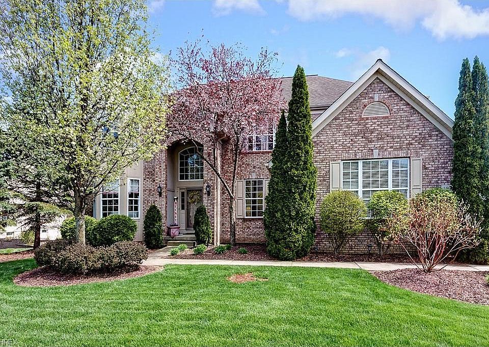 1st image of 140 Cambridge Dr