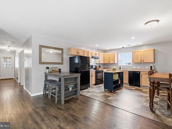 4th image of 1303 Fairfield Ct